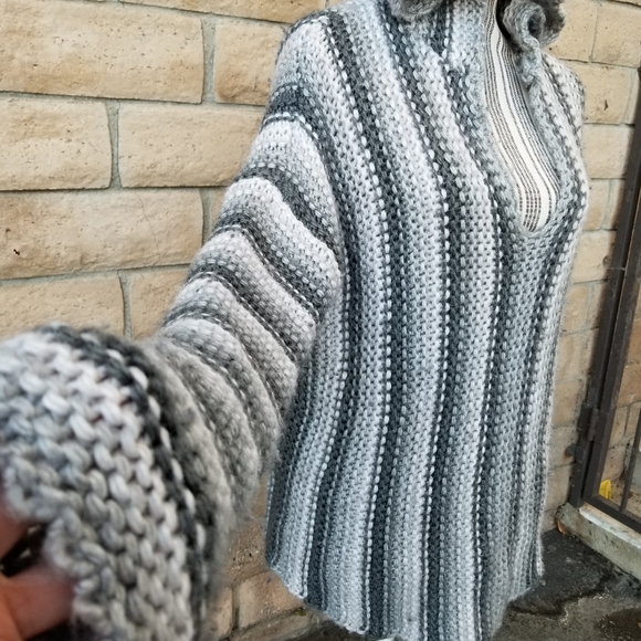 3/$25 Lovestitch Cable Sweater Hoodie Grey Sz M/L - Picture 3 of 9